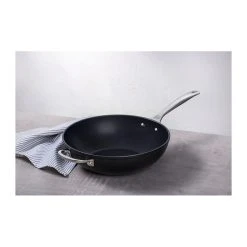 Le Creuset Toughened Nonstick PRO Stir-Fry Pan 8 Le Creuset Toughened Nonstick PRO Stir-Fry Pan -Kitchenware Sales Shop RS8316 StirFryPan 03 lpr