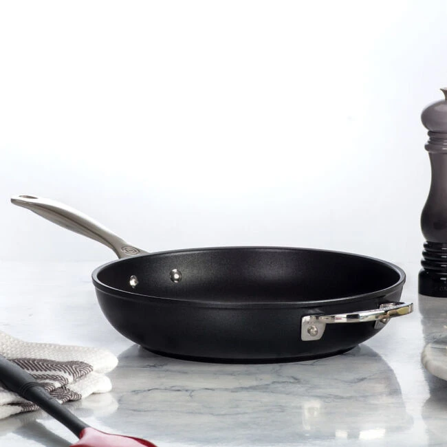 Le Creuset Toughened Nonstick PRO Deep Fry Pan 4 Le Creuset Toughened Nonstick PRO Deep Fry Pan - Image 4