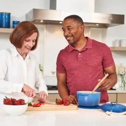 Le Creuset Signature Saucepan 17 Le Creuset Signature Saucepan -Kitchenware Sales Shop sig saucepan g03